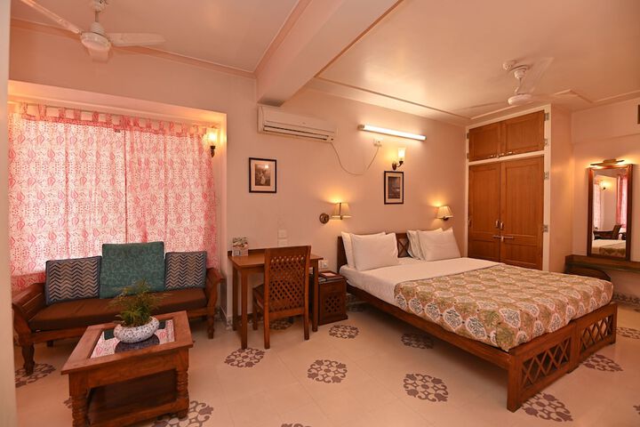 Room 18 of 74