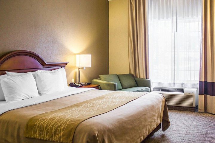1 King Bed (1 of 12)