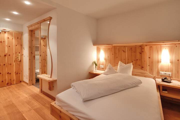 Room 9 of 65