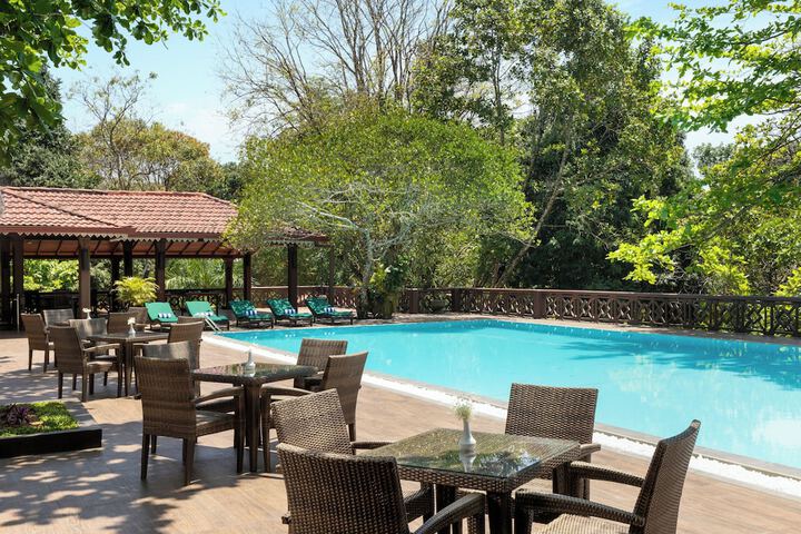 Pool Hotel