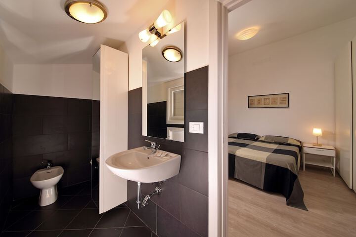 Room 20 of 32