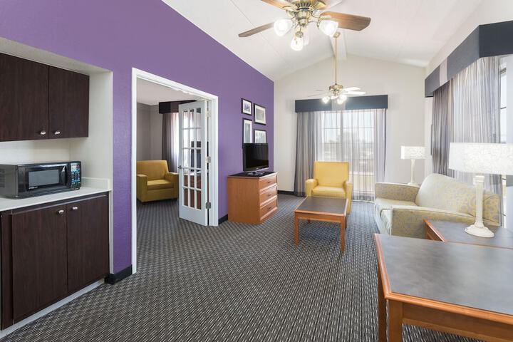 Room 10 of 19