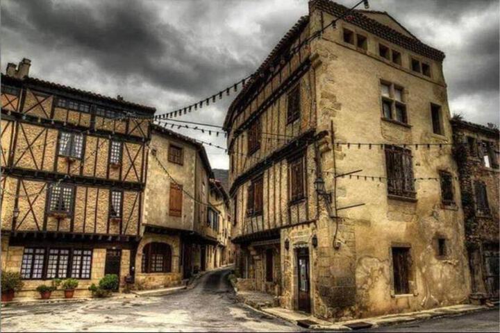 MAISON DE NOSTRADAMUS** OCCITANIE INSOLITE