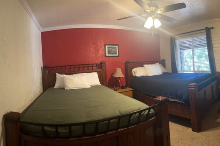 1 Queen Bed (36 of 47)