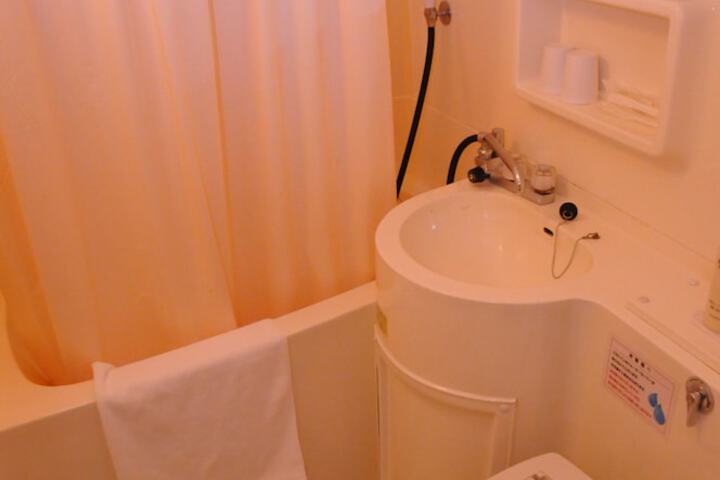 Room 21 of 36