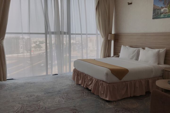 Room 25 of 76