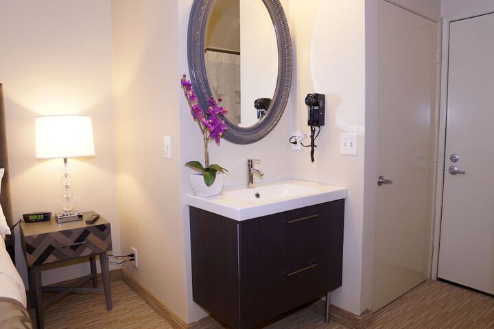 Bathroom sink