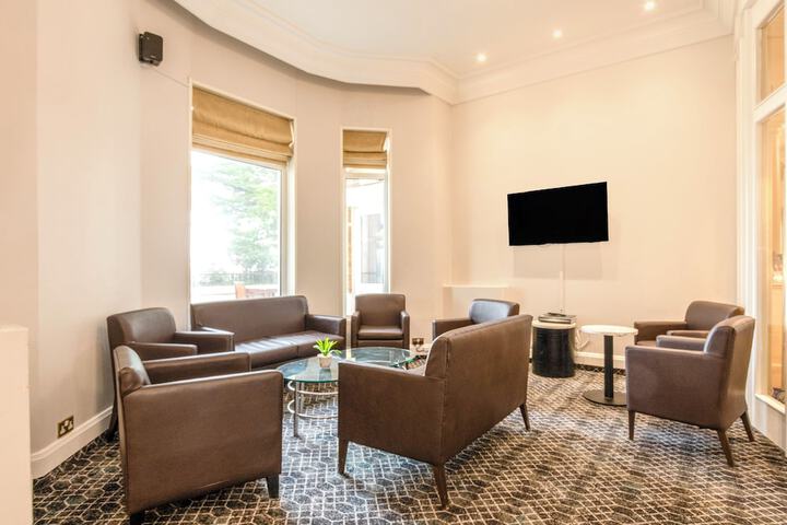 Entrance & Lobby