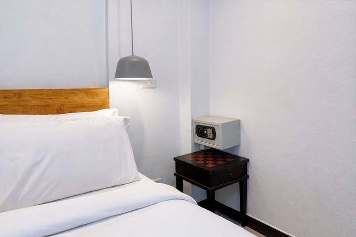 Room 17 of 61