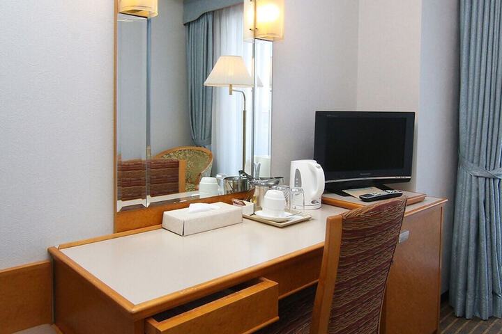Room 7 of 77