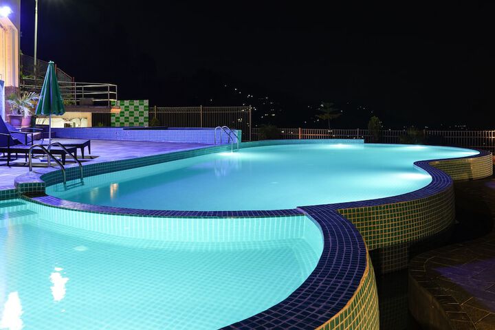 Pool 39 of 76