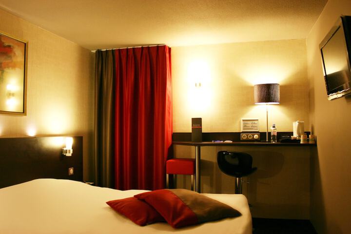 Room 8 of 62