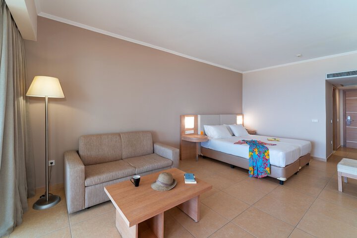 Room 26 of 283