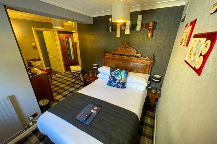 Room 2 of 27
