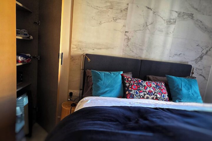 Room 81 of 118
