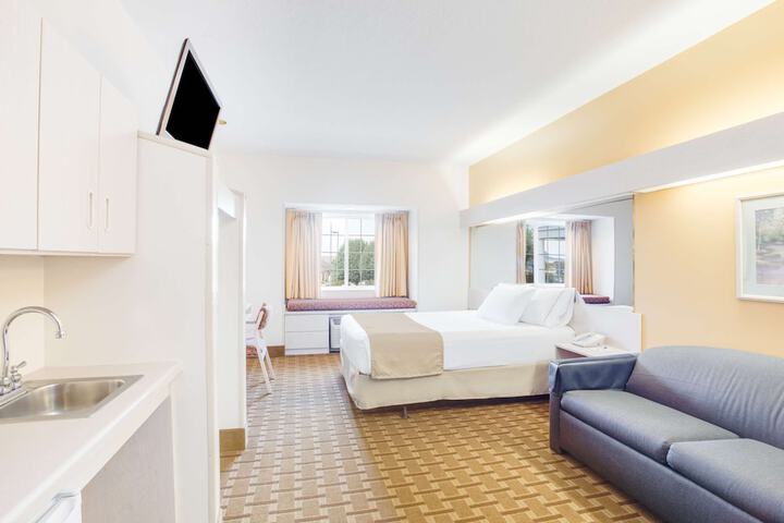 1 Queen Bed Flatsc Windst High Speed Continental Breakfast (10 of 26)