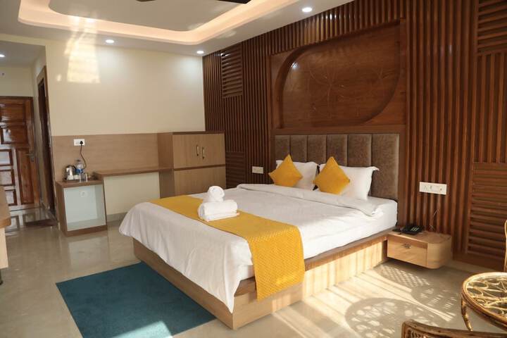 Room 3 of 40
