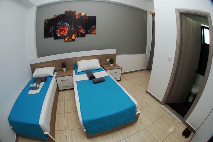 Room 7 of 38