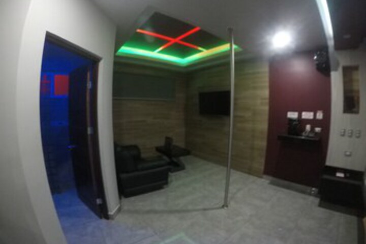 Room 27 of 78