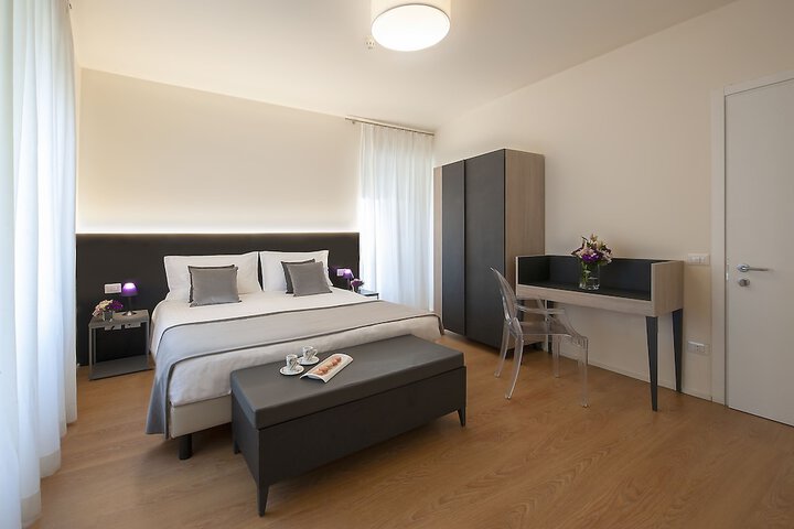 Room 10 of 44