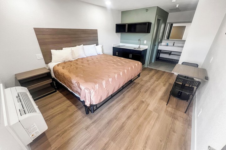 Room 2 of 6