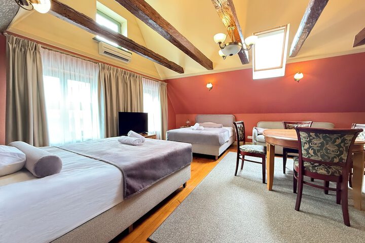 Room 10 of 26
