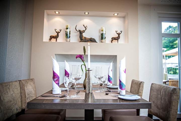 Dining 42 of 51