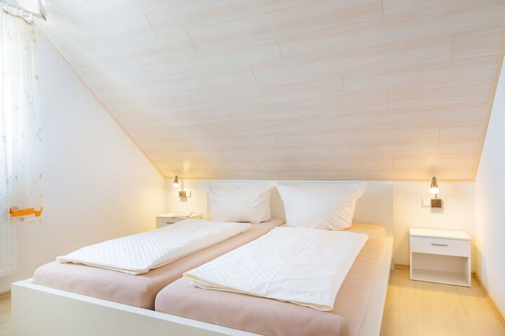 Room 8 of 35