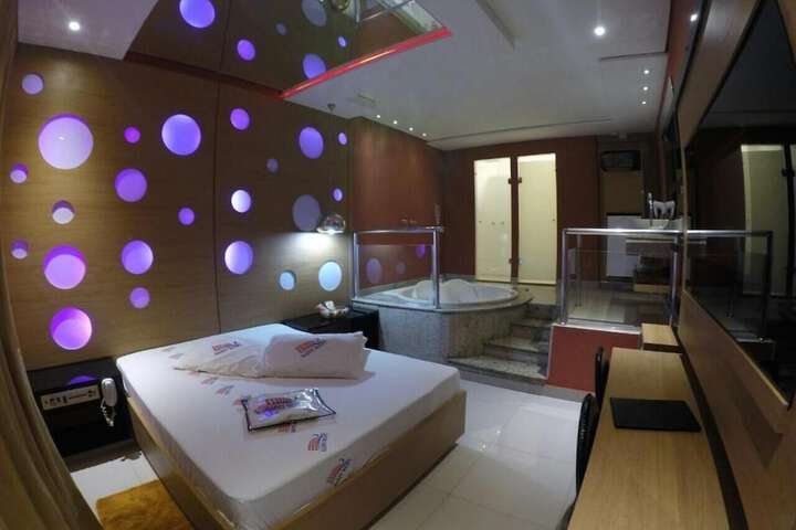 Room 34 of 61