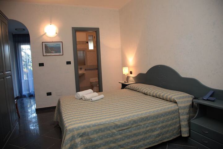 Room 5 of 31