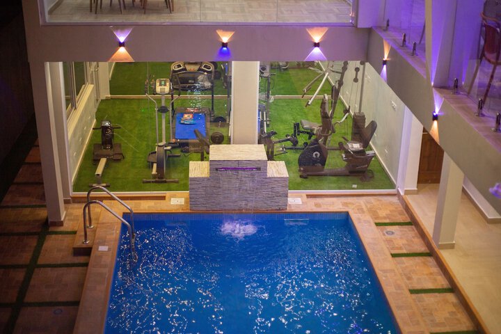 Pool 9 of 15