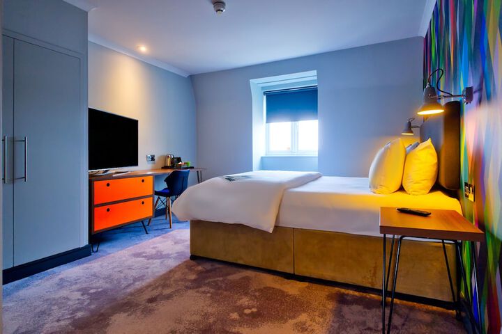 Room 15 of 40