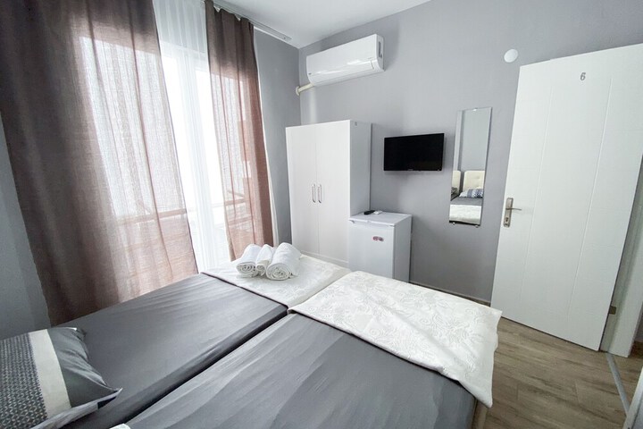 Room 8 of 25