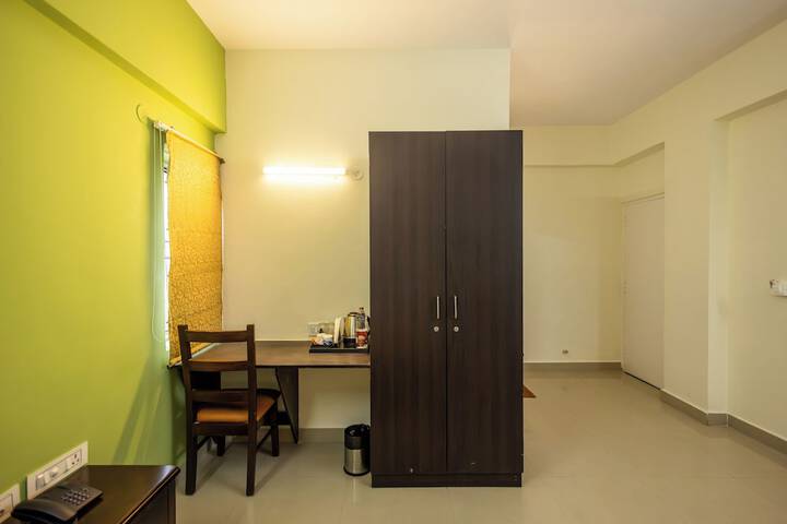 Room 9 of 33