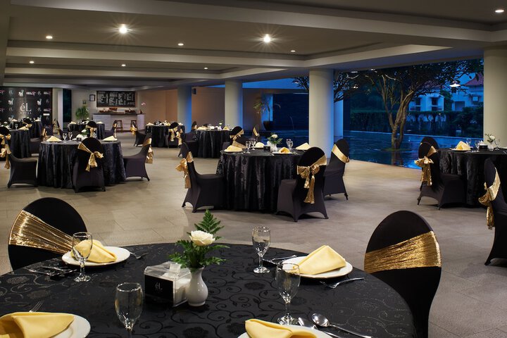 Dining 16 of 23