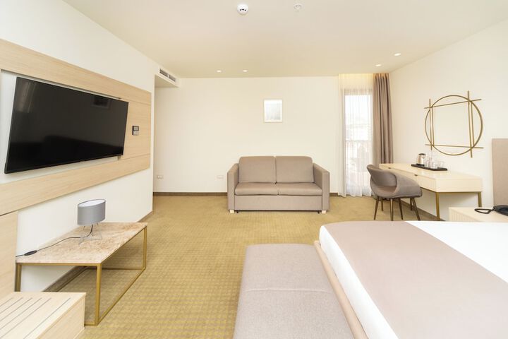Room 8 of 30