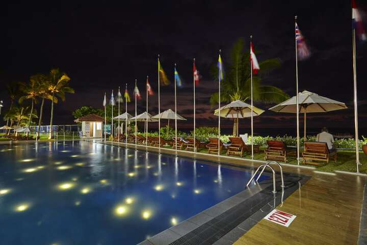 Hotel with Pool