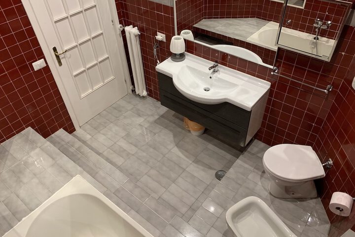 Room 11 of 27