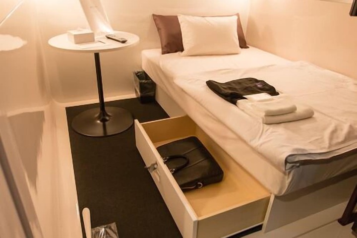 Room 9 of 35