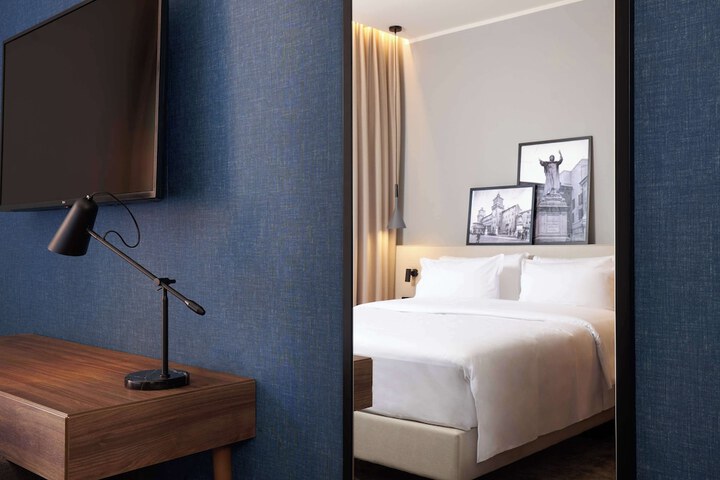 Room 13 of 64