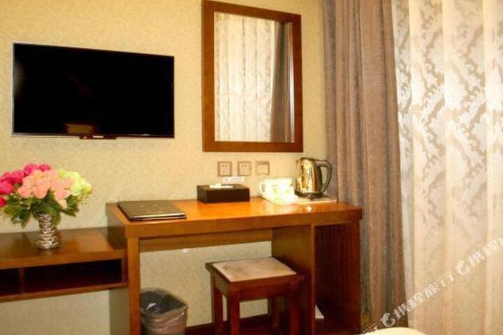 Super 8 Hotel (Beijing Fengbo Metro Station)