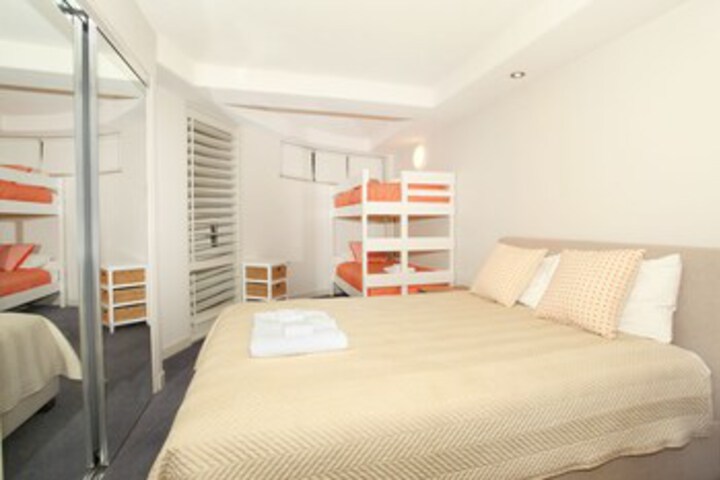Room 9 of 24