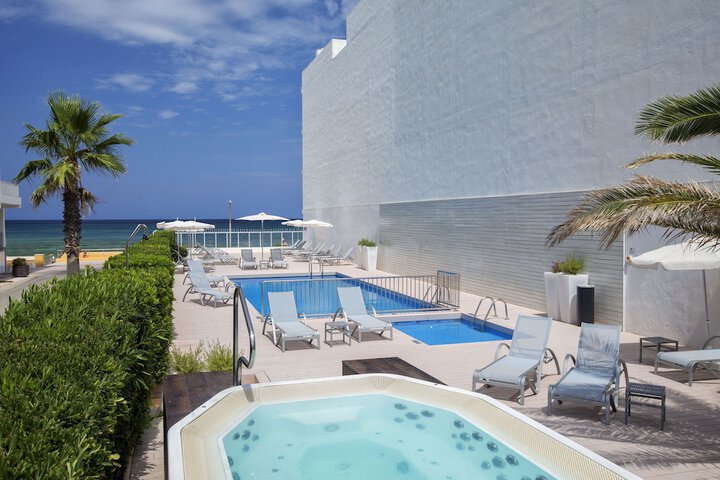 Hotel Pool