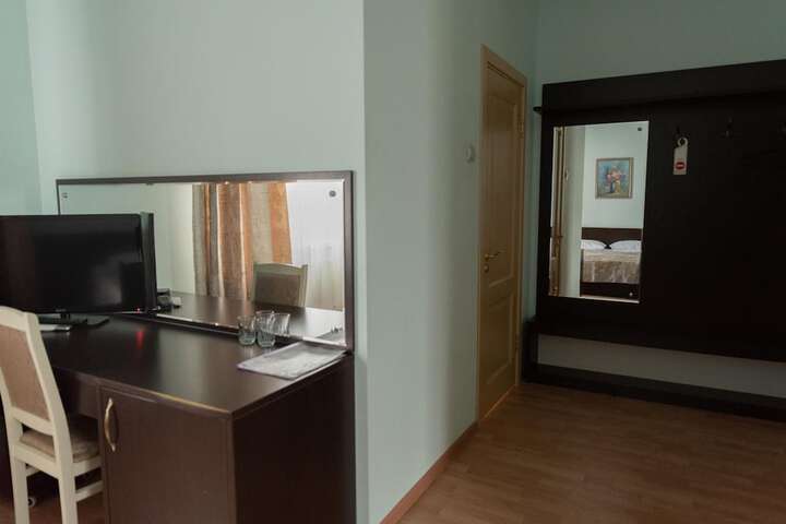 Room 16 of 66