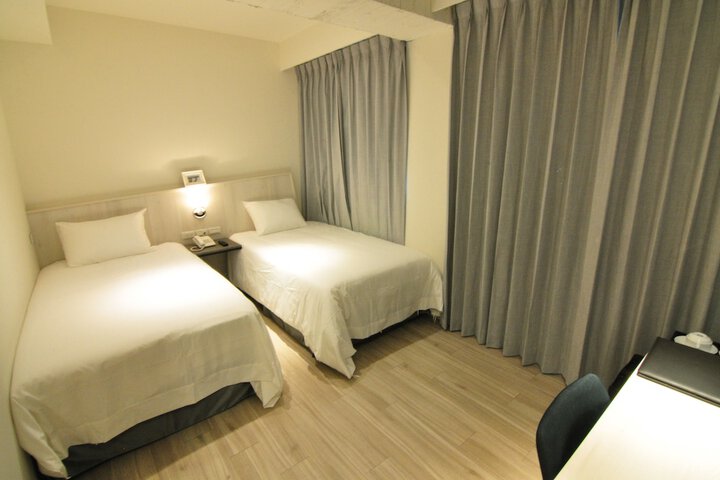 Room 36 of 77