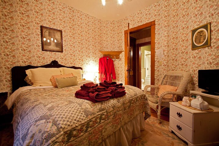 Room 36 of 100