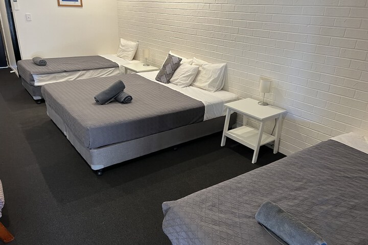 Room 6 of 54