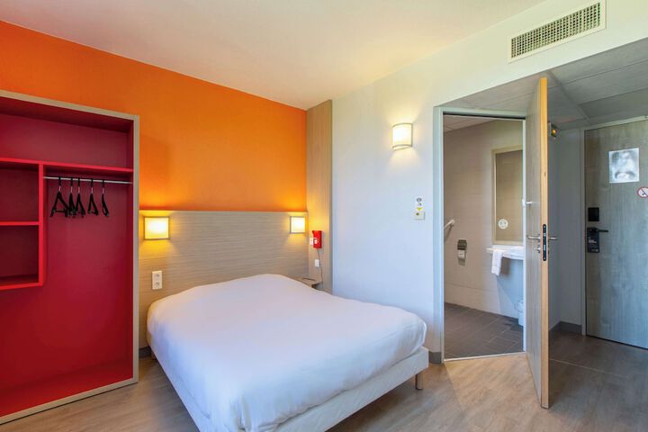Room 16 of 49