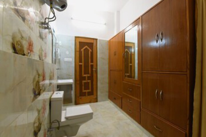 Room 5 of 25