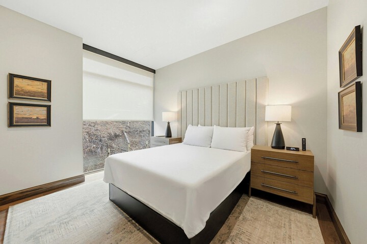 Room 107 of 248